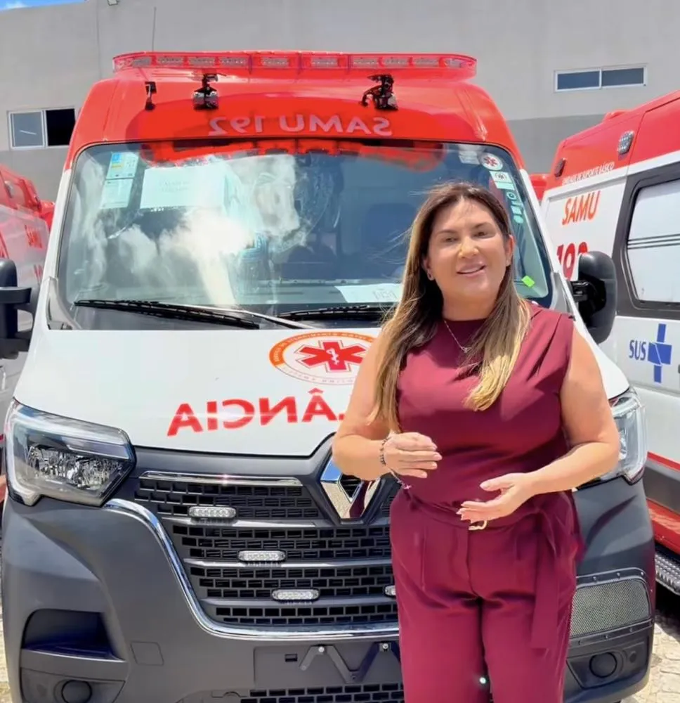 Prefeita Corrinha Delfino (PP) recebe ambulância 0km do SAMU|Foto: Divulgação