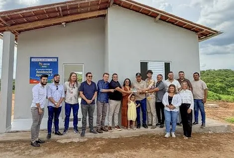 Deputado Chico Mendes participa de entrega de novas moradias, em Aparecida-PB|Foto: Divulgação