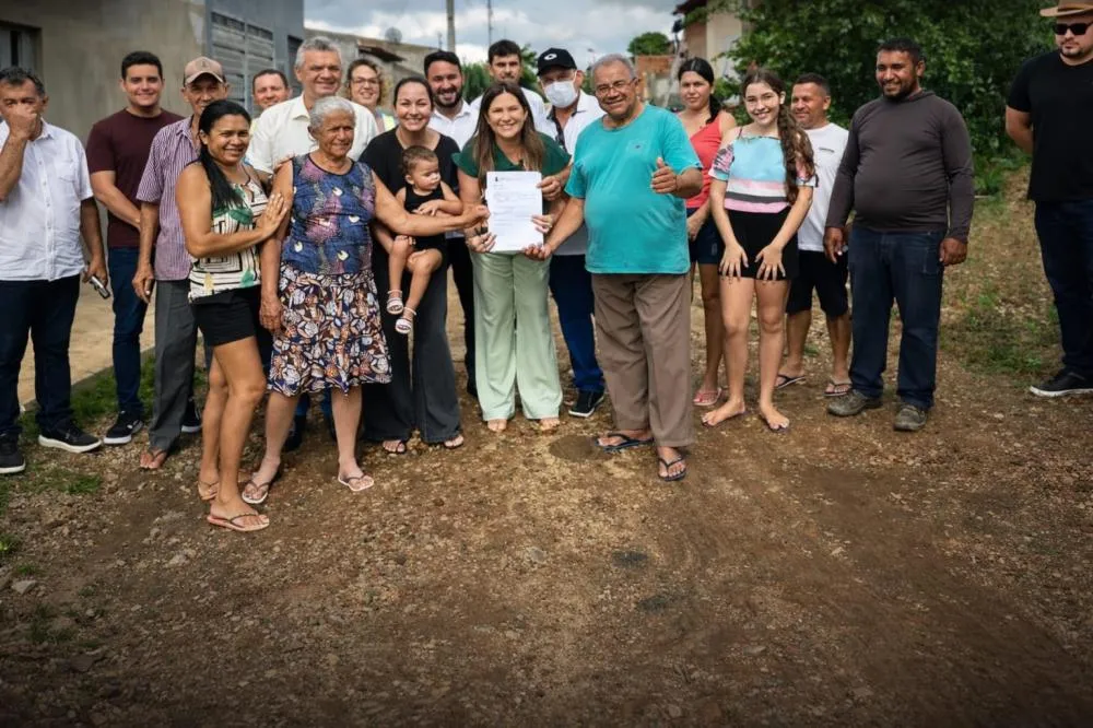 Prefeita assina ordem de serviço para pavimentação de ruas em Divinópolis|Foto: Assessoria