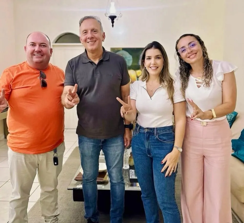Aguinaldo Ribeiro e a prefeita Anna Lorena 