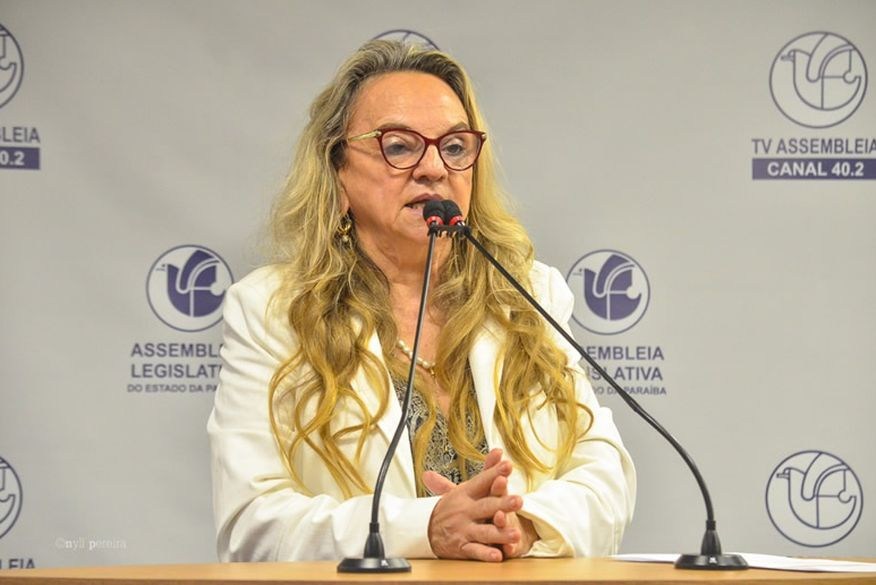 Deputada Paula Francinete tenta constranger radialista durante entrevista 