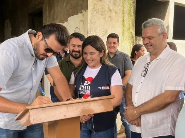Prefeita Corrinha Delfino assina ordem de serviço para retomada da UBS do sítio Serragem|Foto: Assessoria