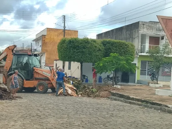 Prefeitura mantém ritmo acelerado em ações de limpeza, iluminação e recuperação de vias|Foto: Assessoria