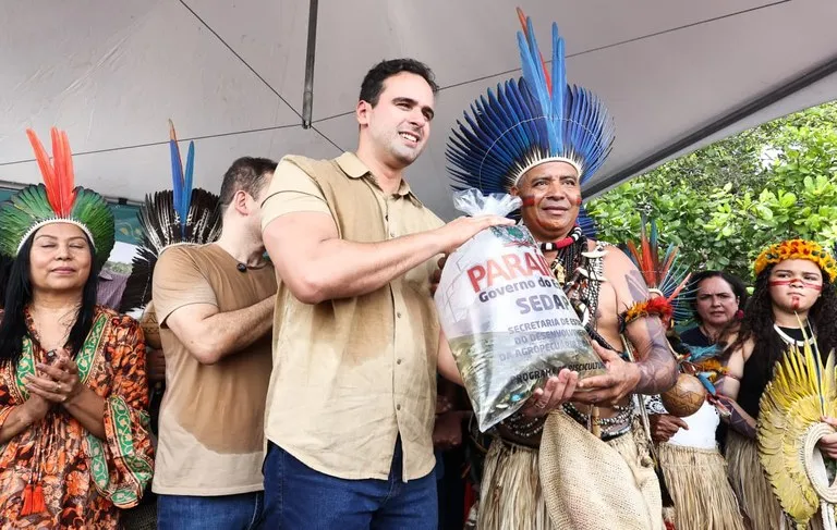 Governador Lucas Ribeiro participa de celebração do Dia dos Povos Indígenas e realiza entregas em Baía da Traição|Foto: Francisco França