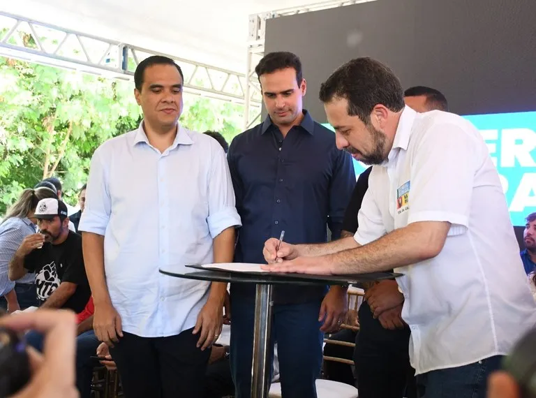 Governador Lucas Ribeiro e ministro Guilherme Boulos abrem feira da cidadania e garantem acesso a direitos pela população|Foto: José Marques