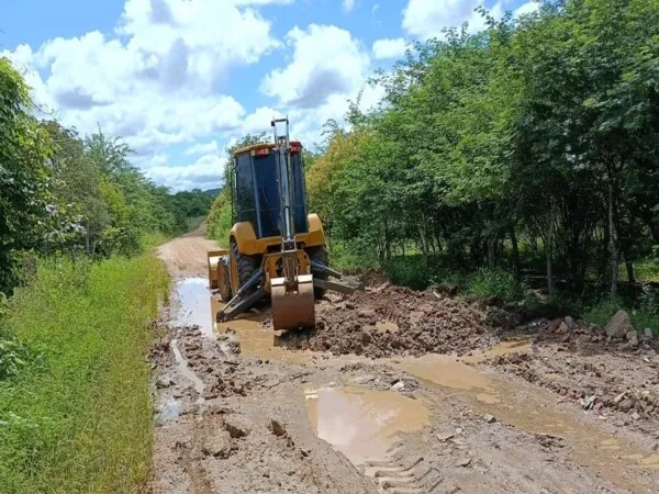 Gestão municipal intensifica recuperação de estradas vicinais e garante mobilidade na zona rural|Foto: SEINFRA
