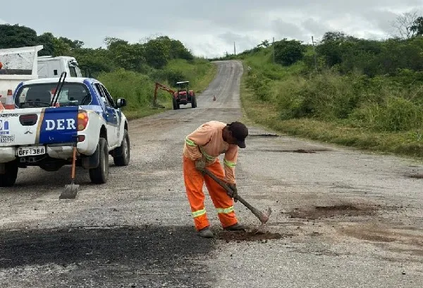Parceria entre Prefeitura de Bom Jesus e Governo do Estado assegura recuperação e roço da rodovia PB-417|Foto: Emanuela Almeida