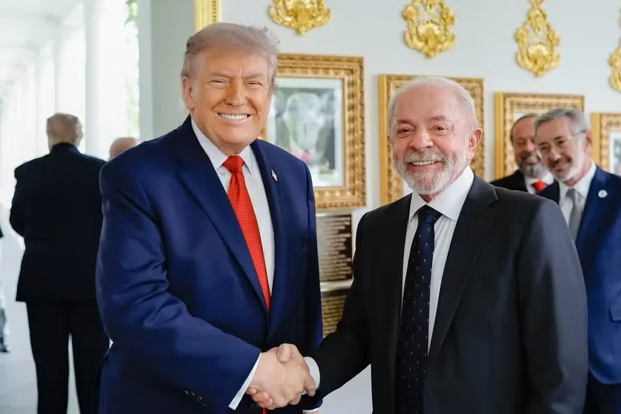 Presidente dos EUA, Donald Trump, ao lado do presidente do Brasil, Lula|Foto: Divulgação