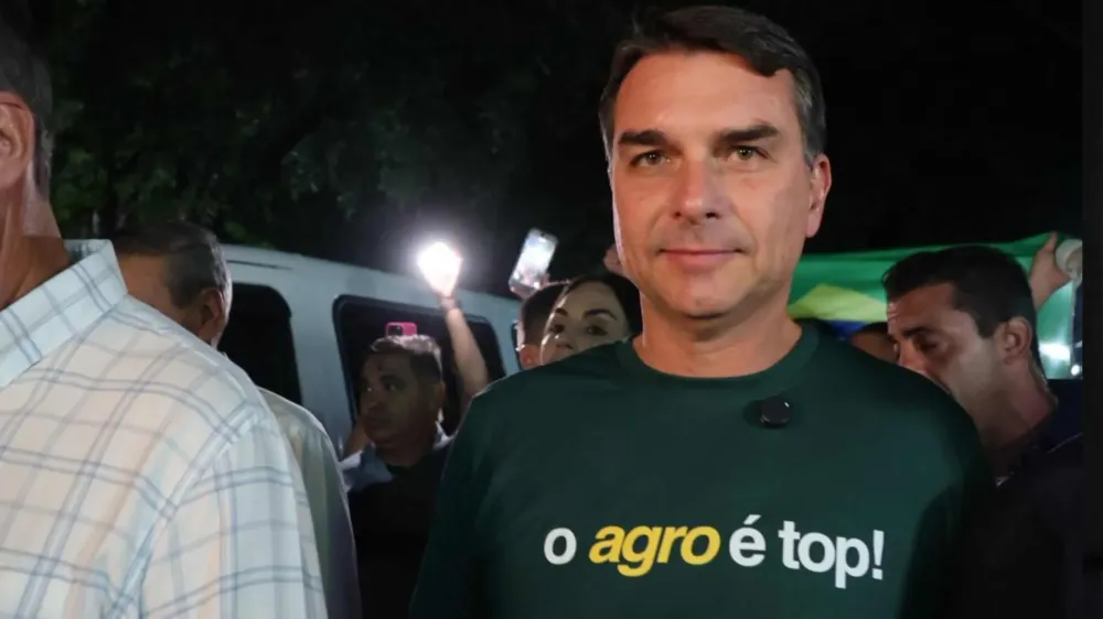 A proposta é, segundo integrantes da campanha, resumir as ideias de Flávio em uma sentença curta e de fácil fixação