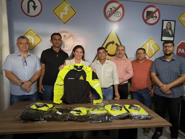 Prefeitura entrega novas motos a SCTRANS e inicia distribuição de coletes para mototaxistas durante o Maio Amarelo|Foto: Assessoria