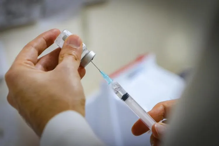 Coordenação reforça importância de manter a caderneta em dia, especialmente contra influenza|Foto: Reprodução