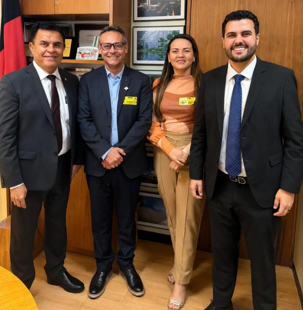 Prefeito João Cléber ao lado do deputado estadual Wilson Filho e do deputado federal Wilson Santiago|Foto: Divulgação