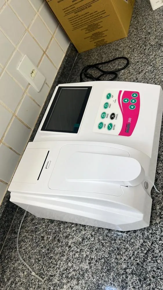 Laboratório recebe nova máquina de bioquímica e amplia qualidade dos exames no município|Foto: Divulgação