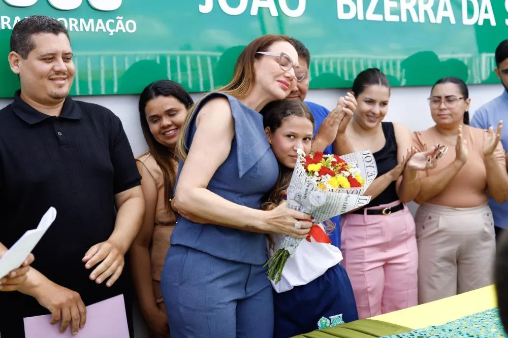 Denise Bayma entrega moderna escola no distrito de São José, em Bom Jesus