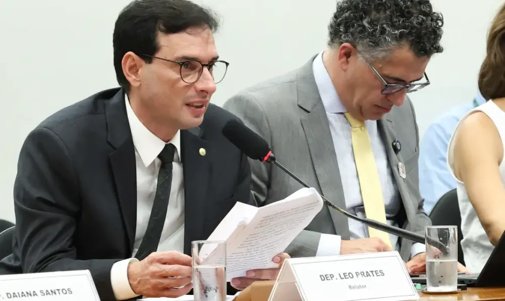 Relator do fim da escala 6x1 propõe que um dia de folga seja no domingo