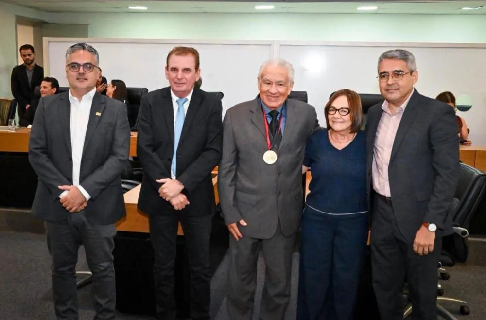 ALPB homenageia Antônio Vituriano com Medalha Epitácio Pessoa por iniciativa de Chico Mendes
